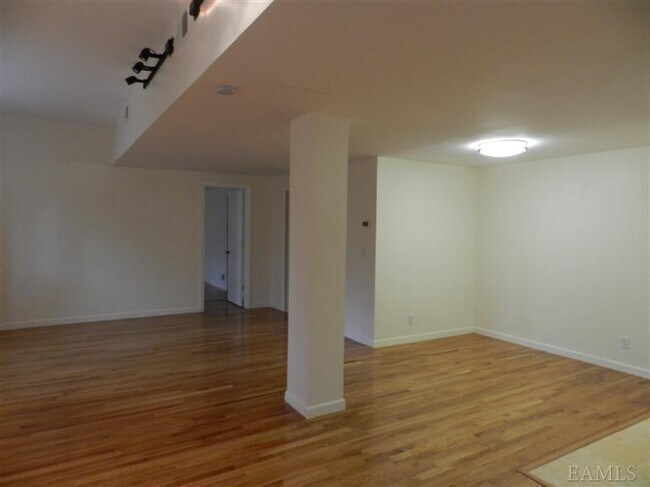 Building Photo - 108 Chateau Rive