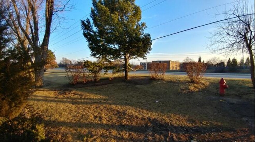 Building Photo - 1733 Queensbury Cir