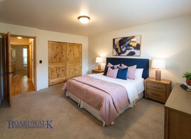 Building Photo - 1781 Lincoln Ln