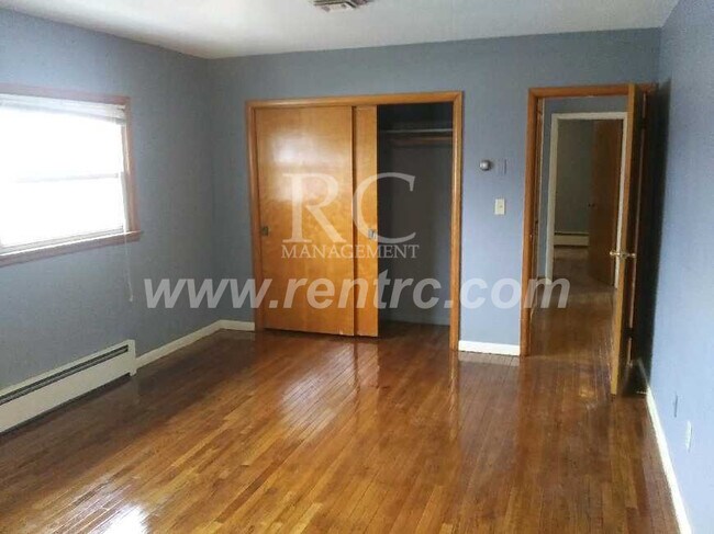 Building Photo - 905 Sprague-