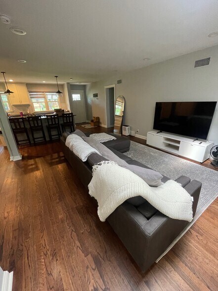 Building Photo - 1012 Elmwood St