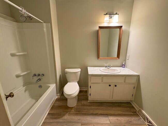 Building Photo - 285 High Meadow Dr
