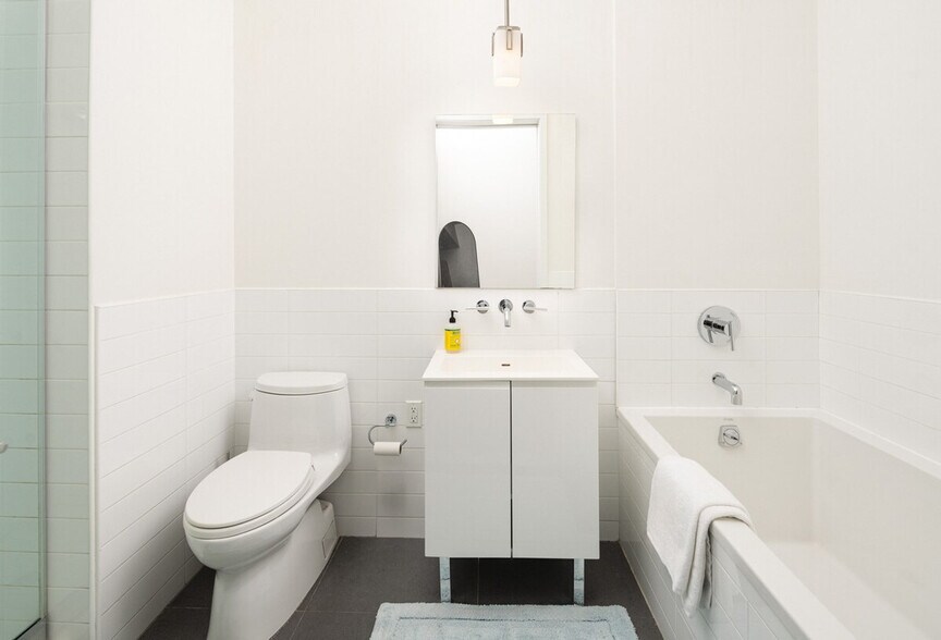 Building Photo - 100 William St