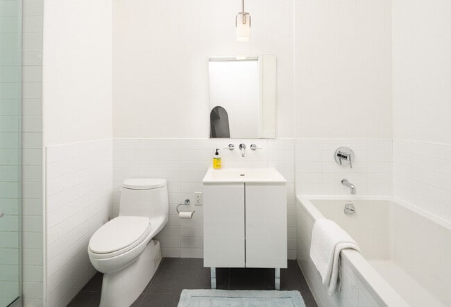 Building Photo - 46 Nassau St