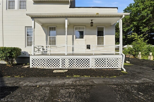 Building Photo - 22955 Fairmount Blvd