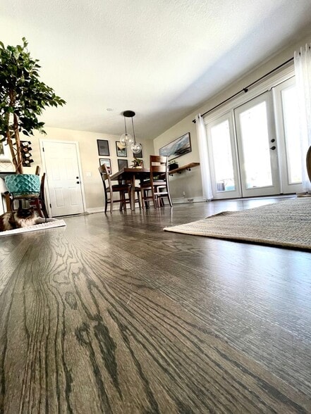 Building Photo - 4585 Martin Dr