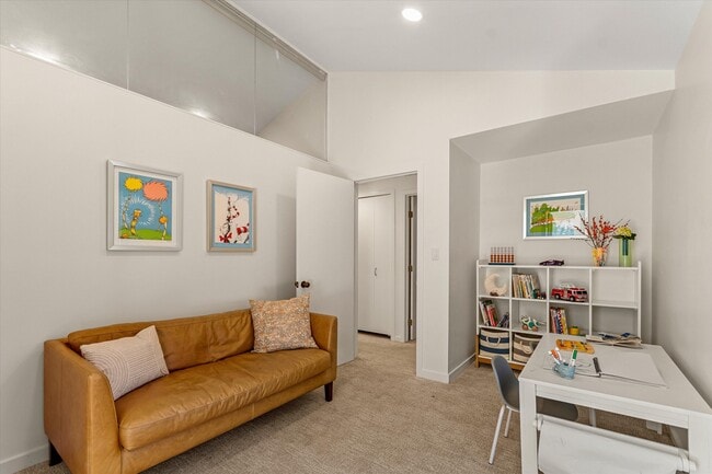 Building Photo - 3936 Holden Dr