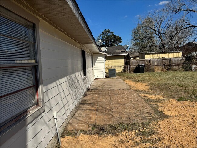 Building Photo - 10206 Buena Park Dr