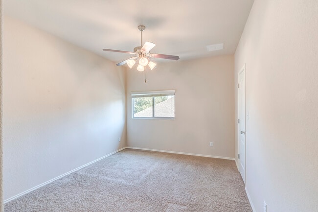 Building Photo - 1604 Greenside Dr