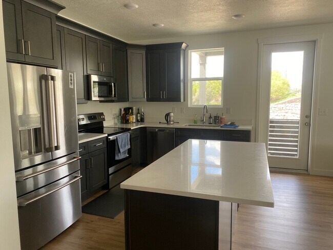 Building Photo - 8345 S Iris Lumi Ln