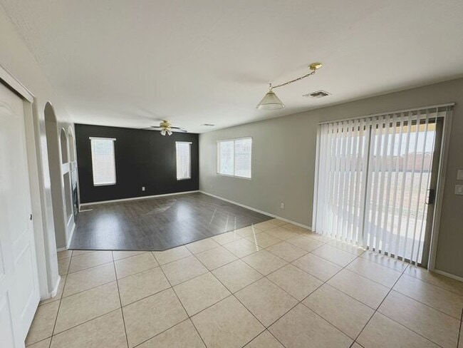 Building Photo - 4BR / 2.5BA Home with Expansive Lot – 2-Car Garage, Community Pools & Golf