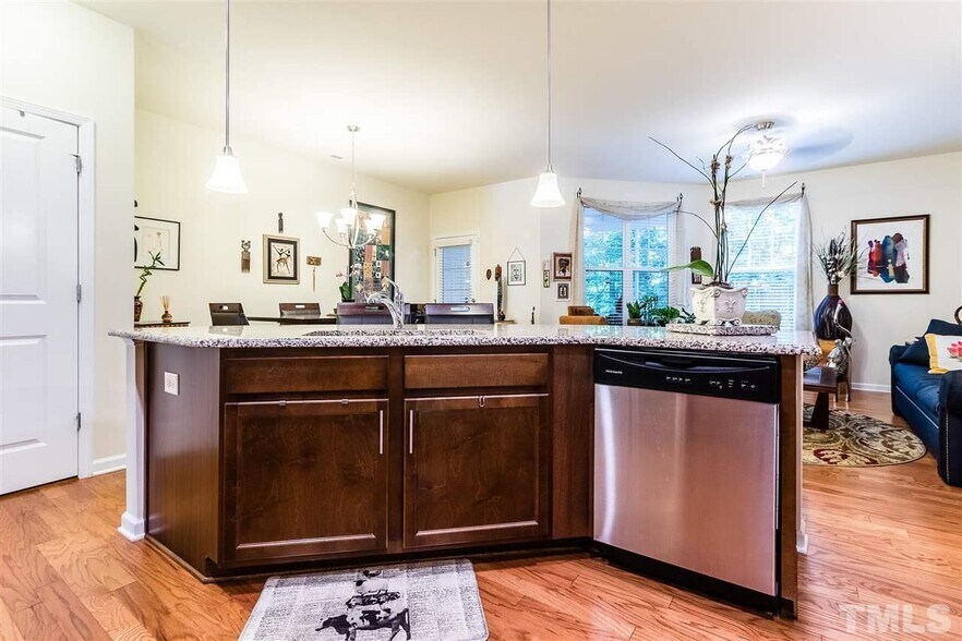 Building Photo - 922 Saratoga Dr