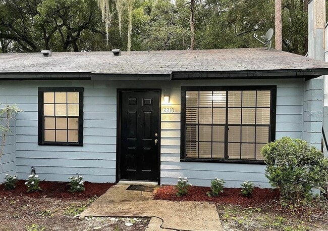 Building Photo - 2210 SW 70th Terrace