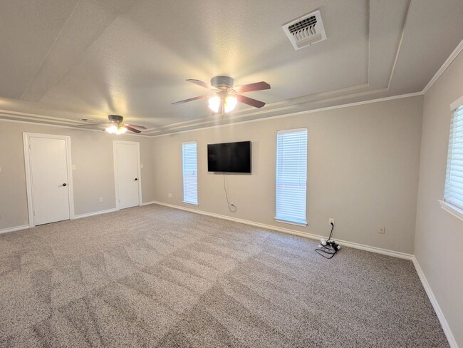 Building Photo - 6618 Cloverbend St