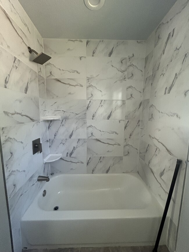 Building Photo - 1208 Alexander St