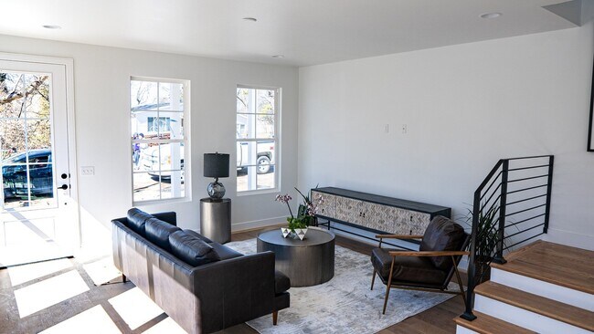 Building Photo - Holly Luxury Living