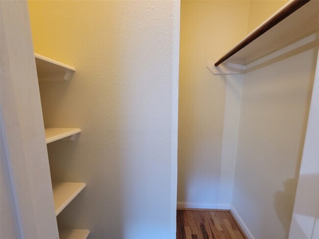 Building Photo - 1530 Heights Blvd