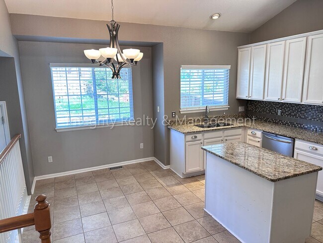 Building Photo - 1041 W Laurenwood Ln