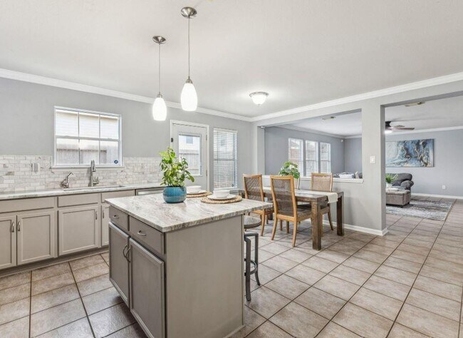 Building Photo - 15215 Possumwood Dr