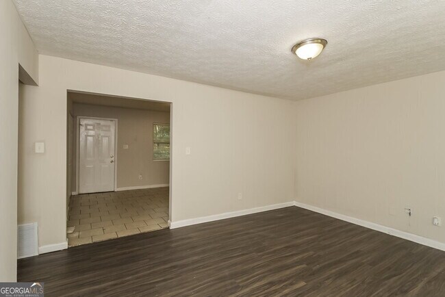 Building Photo - 599 Plainville Dr SW