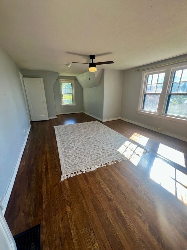 Building Photo - 4 Bedroom, 3.5 Bathroom Home - Located near Sky Lakes and Oregon Tech!