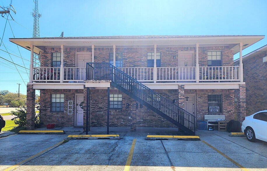Primary Photo - 105 Fletcher St