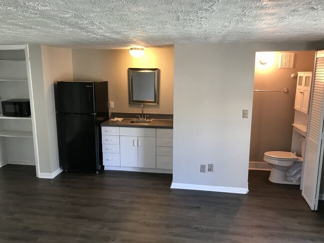Building Photo - Studio/Efficency- Utilities are included