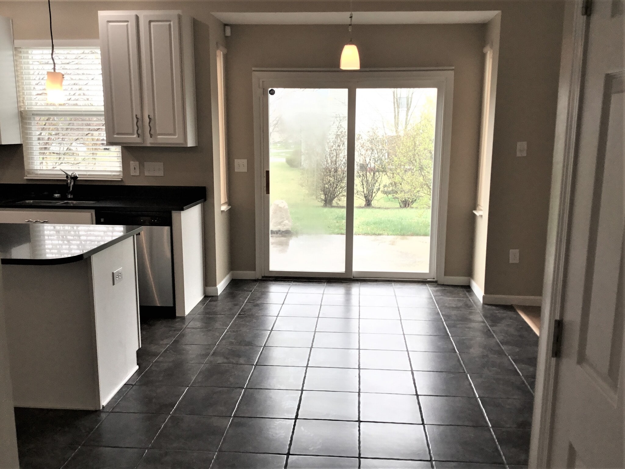 Building Photo - 447 Hartford Ct