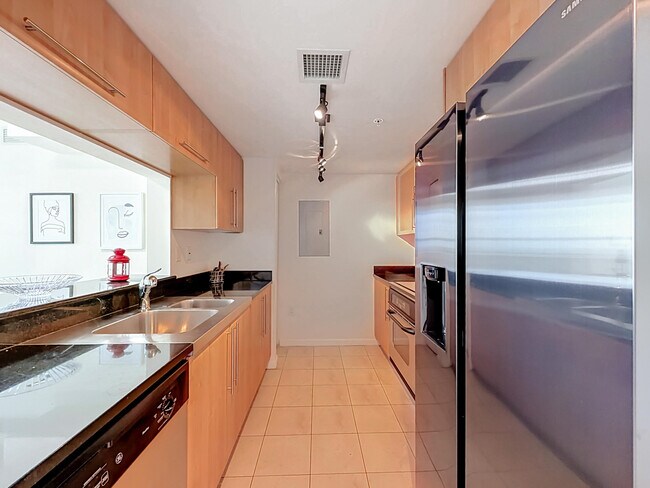 Building Photo - 610 W Las Olas Blvd