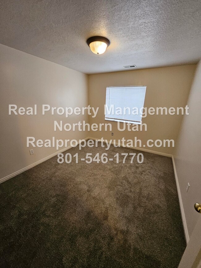 Building Photo - Beautiful 4 Bed 3 Bath Layton Home