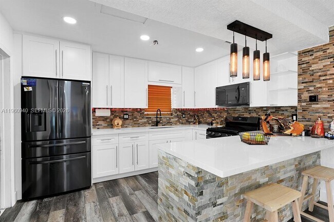 Building Photo - 7831 Hope St