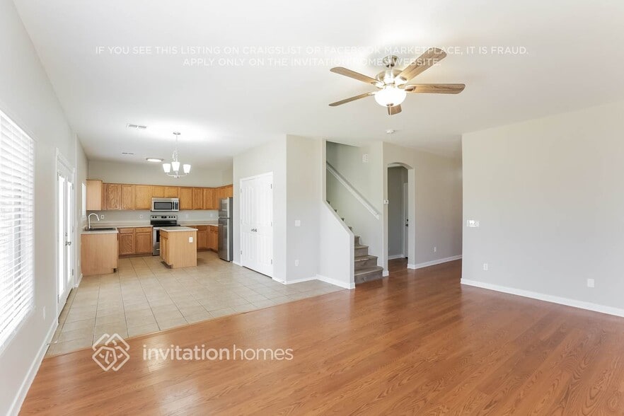 Building Photo - 6233 S 15th Dr