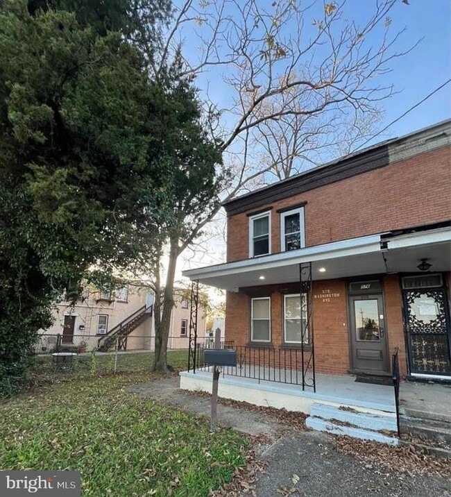 Primary Photo - 576 Washington Ave