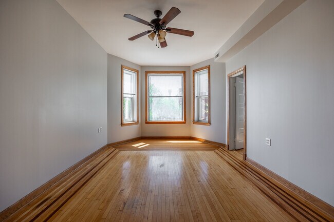 Building Photo - 3110 W Fullerton Ave