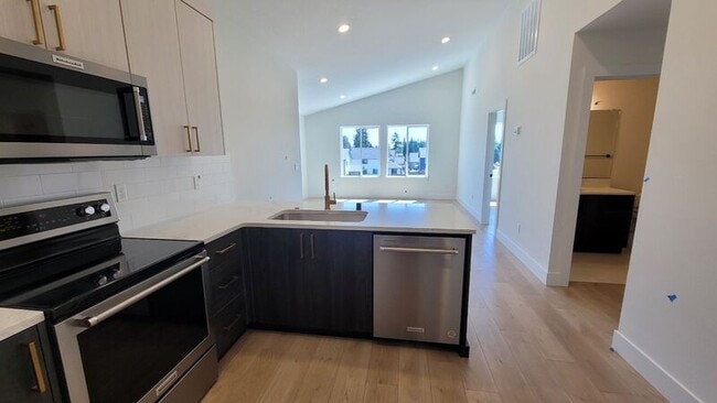 Primary Photo - 4522 NE 59th Ave