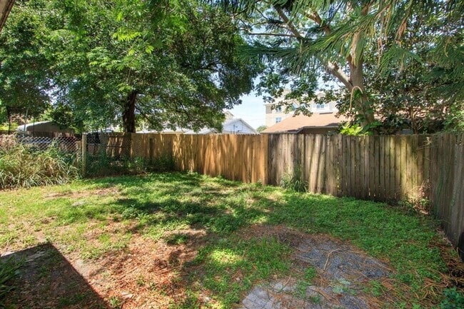 Building Photo - 1/2 Duplex, Historic Longwood area