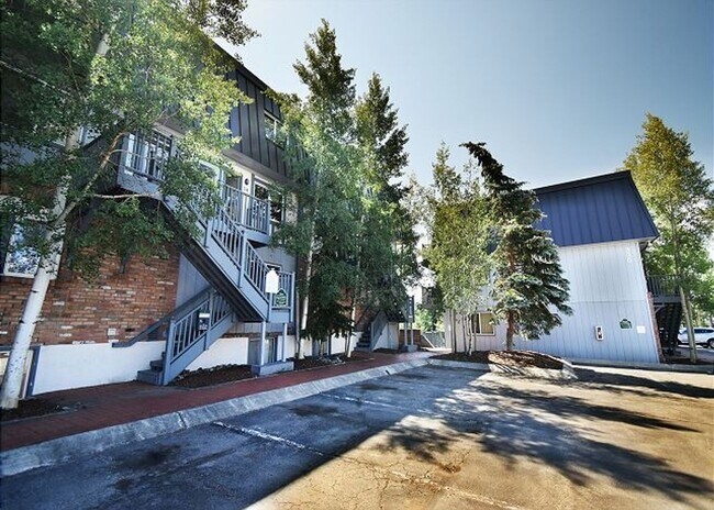 Building Photo - 330 La Bonte St