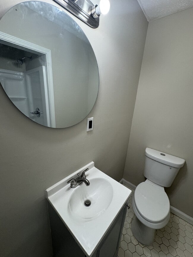 Building Photo - "Charming 3-Bed Oasis with 2 Full Baths on Brookview Drive – Your Perfect Talladega Retreat!"