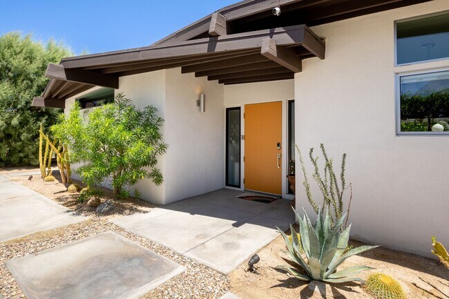 Building Photo - Luxury Mid Century Oasis in Palm Springs