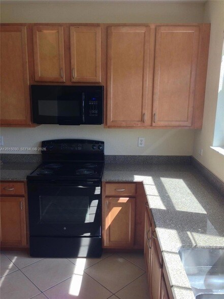 Building Photo - 690 Amador Ln