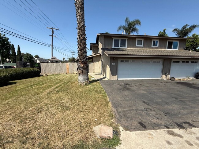 Building Photo - Modern 3 Bedroom, 2.5 Bath Two-Story Townh...