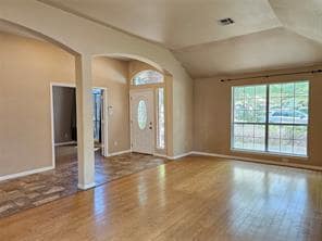 Building Photo - 2204 Zoa Dr