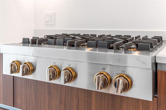 Building Photo - 400 Central Ave