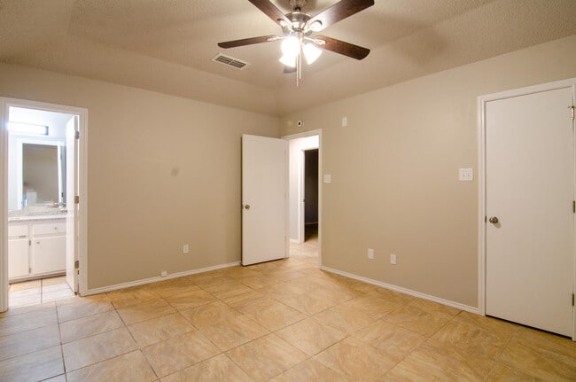 Building Photo - 2113 84th St