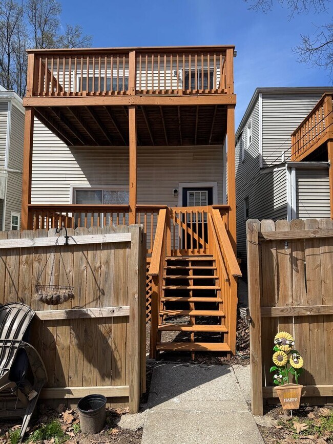 Building Photo - 1618ELL