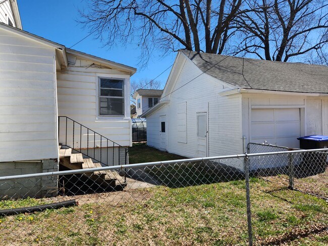 Building Photo - Great 3BR, 1BTH home, just updated!