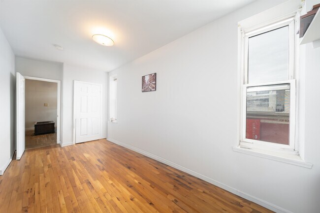 Building Photo - 401 Adams St