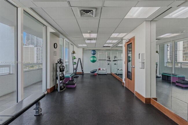 Building Photo - 31 SE 5th St