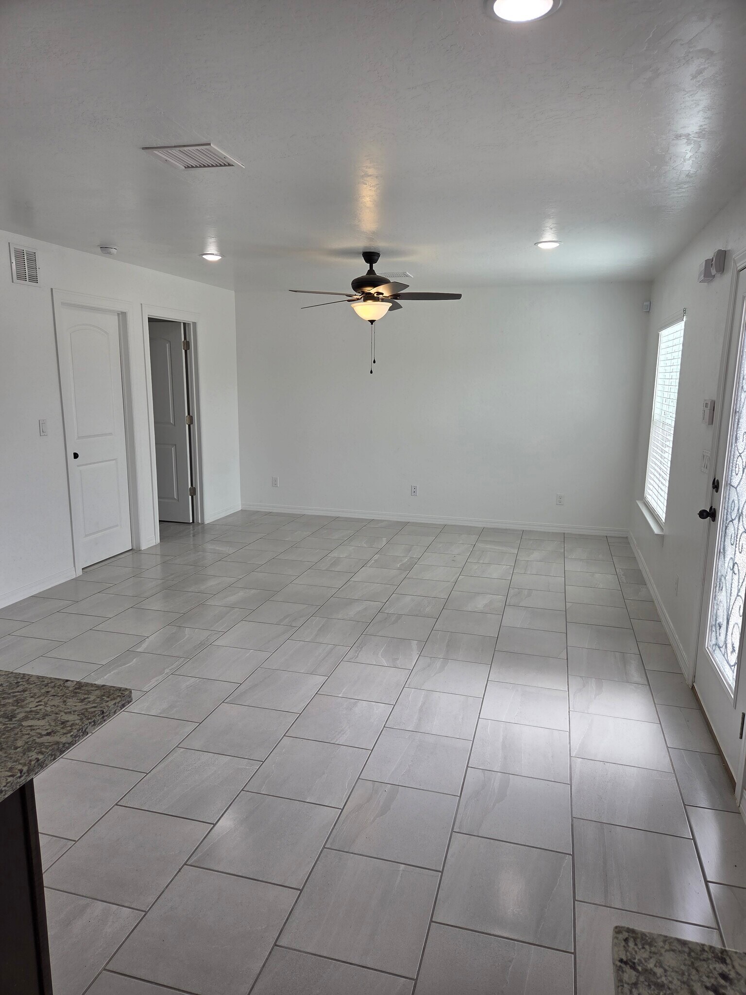 Building Photo - 13101 Lopez Rd