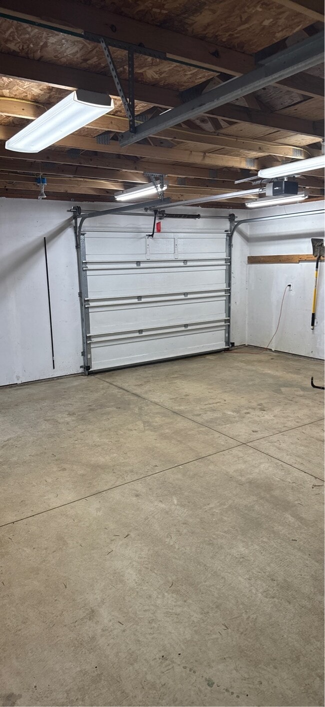 Building Photo - 103 SE 145th Dr